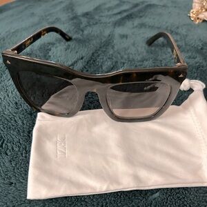 Dezi “Fall Back” Tortoise Shell Sunglasses- Worn Once